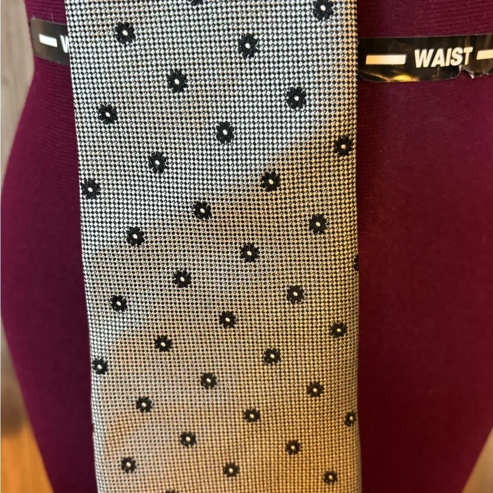 Embassy Row Silk Necktie in Gray with Black Polka Flowers Dots